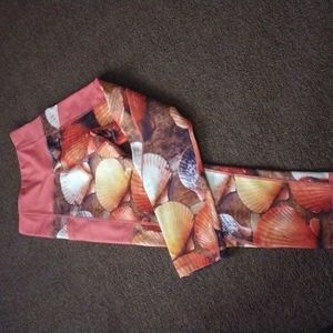 XS bliss splash workout leggings. B25